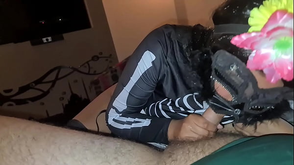 I fuck a sexy slut I met at a halloween party. She enjoys it without condom