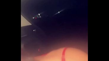 POV - 恋人が車内で巨乳の既婚女性との動画を流出 - 巨乳の既婚女性が、浮気された夫に知られることなく車内で恋人とセックスしている動画が、市内のすべてのグループで出回っています。
