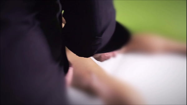 Behind the scenes : pussy stimulation before gangbang