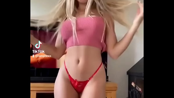 Gostosa Se Exibindo Em Frente a Câmera