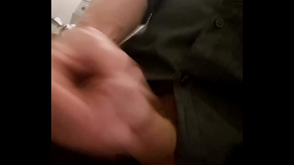 Download Video - Quickly come in the plane's toilet