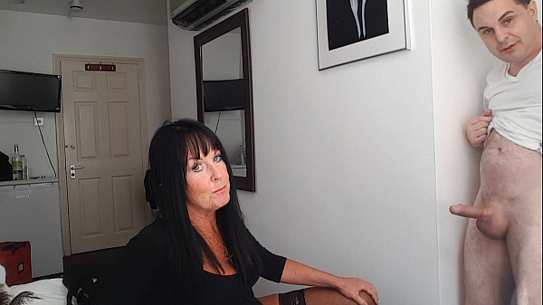 Ballbusting: Donna Africa kicks Andrea Diprè in the balls till cum!