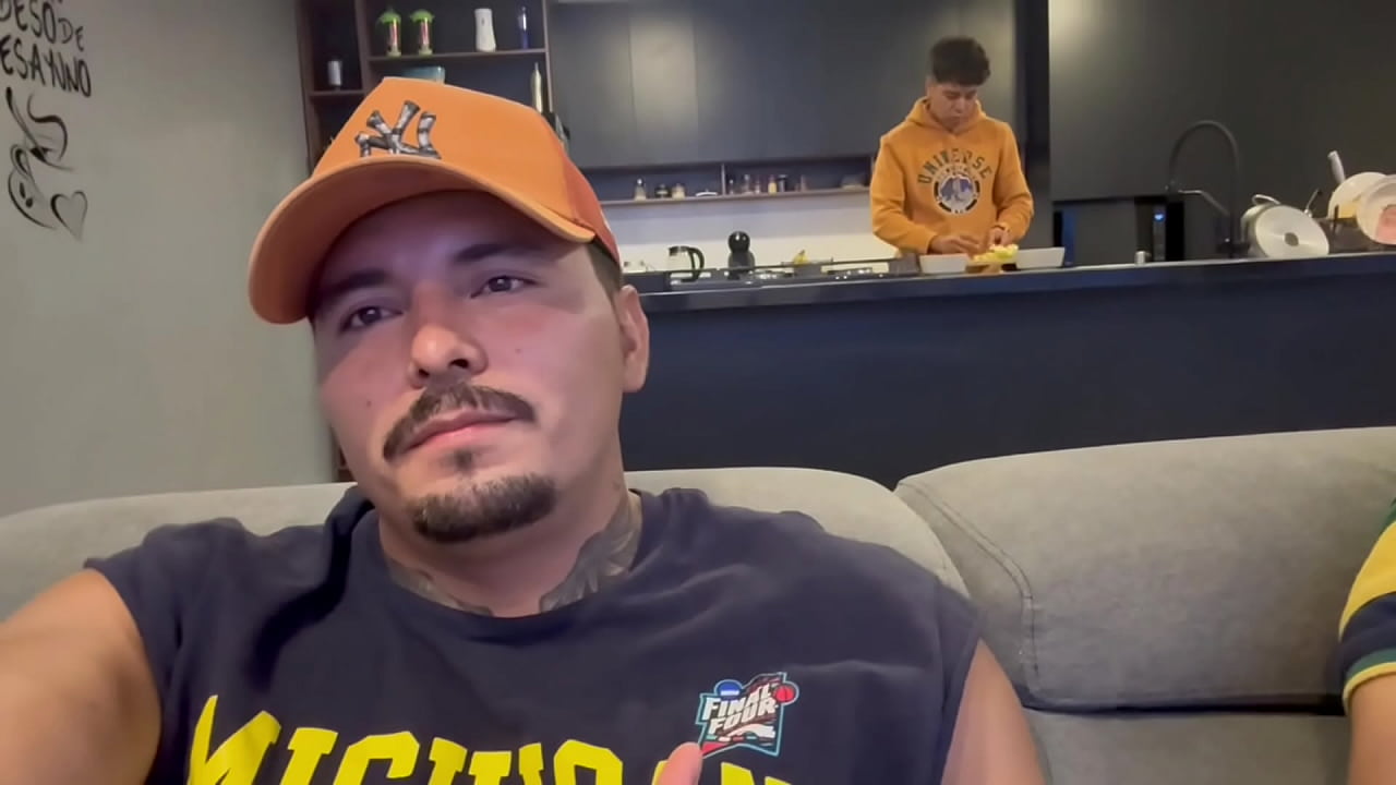 A mis visitas les doy la mejor atención, les invito chelas, agua, chupada de verga y también les meto mi palanca de cambios por el culo
                     anal ass blowjob amateur first time new mexico muscular guy boy on boy anal with sex machine muchos negros