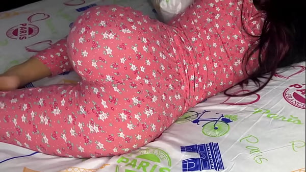 Download Video - El Culo de mi Hijastra de 18 A&ntilde;os con Grandes Nalgas