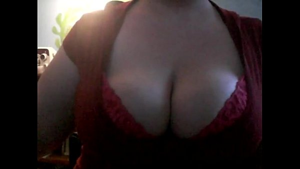 thumb webcam boobs