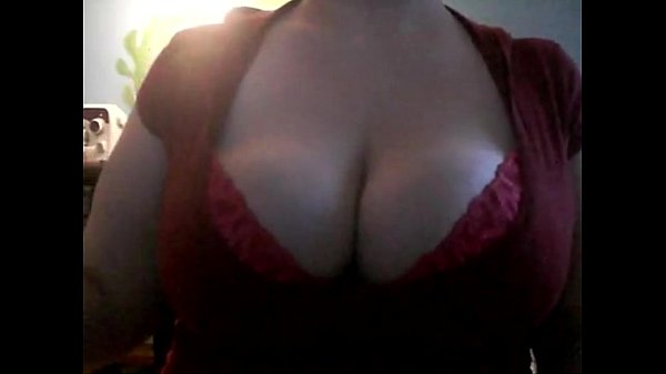 thumb webcam boobs
