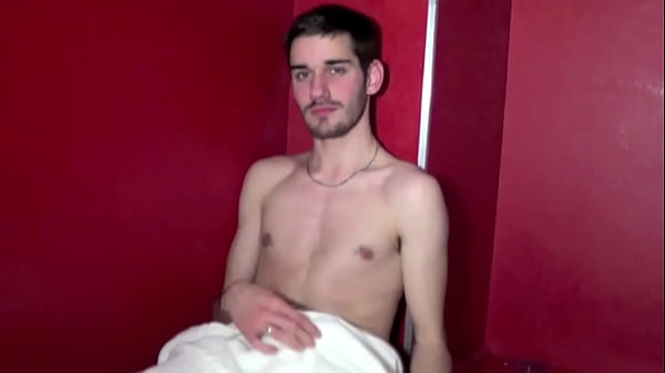 jeune arabe hetero aime baiser des jeunes gays