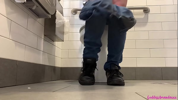 Bouncing boobs, pissing pussy, dirty feet and shoes