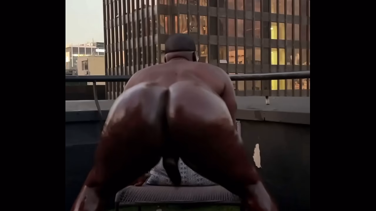 Big Dick Daddy Black XXL Stroking &amp_ Twerking in Public