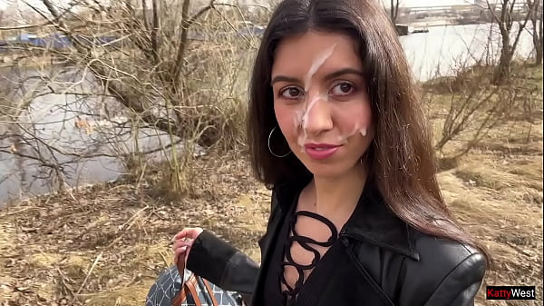 I want to walk through the park with cum on my face! Cum on my face! - Public Cumwalk