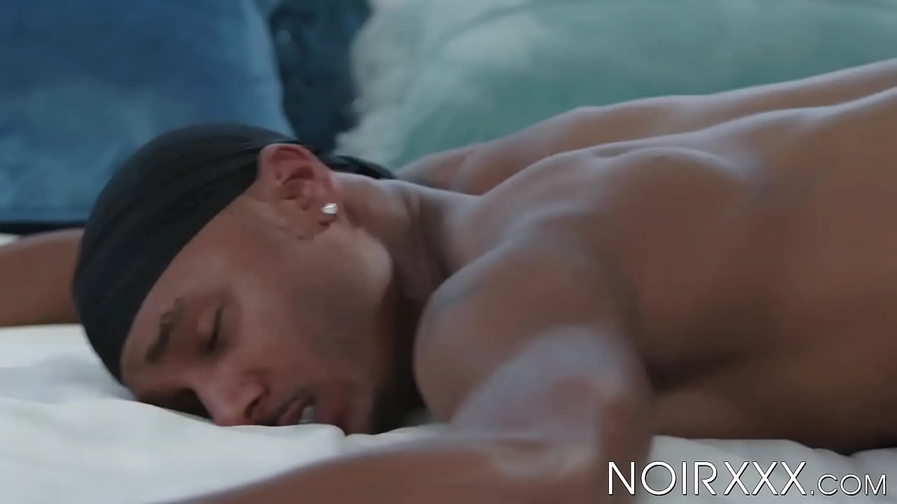 Hot Jigz Castelo rimmed y perforado crudo por el primo musculoso de la BBC
                    cumshot black hardcore blowjob ebony masturbation gay stud bareback hunk rimming big dick bbc hd porn max konnor noirxxx jigz castelo muchos negros