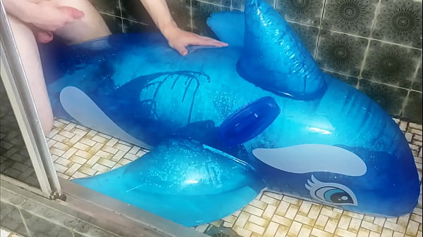 Hump and cum on Intex 2m inflatable blue whale ...
