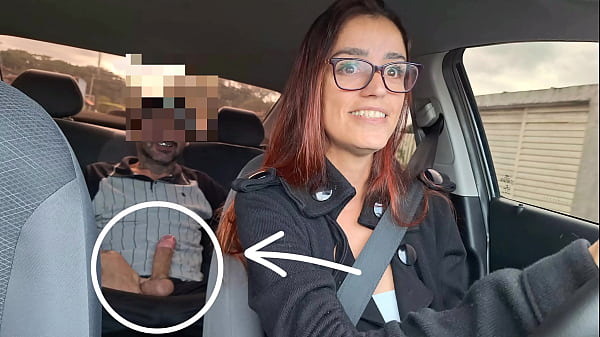 Ksalnovinhos - Casada e Motorista de aplicativo pega passageiro se masturbando por trás!