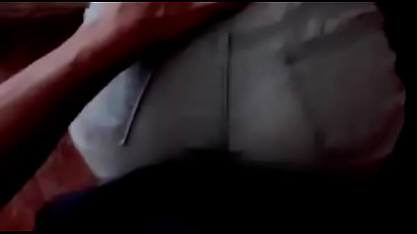 Je Réchauffe Le Voisin Pour Qu'il Puisse Insérer Sa Grosse Bite