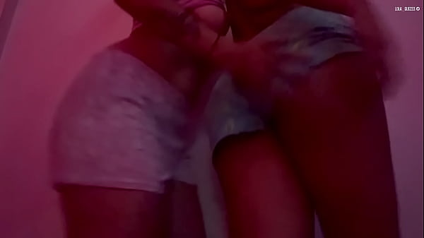 two Venezuelan girls twerking naked