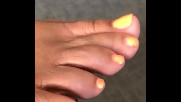 Come play with my pretty feet