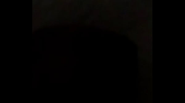 Contraindo o cuzinho e apertando o caralho