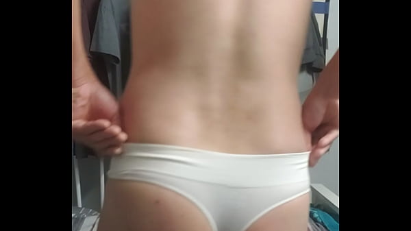 Weißer String-G-String-Unterwarenjunge