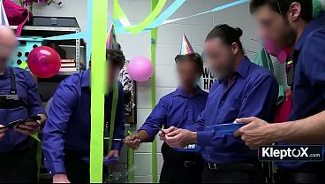 Shoplifter Offers Herself To All Five Guards To Skip Jail