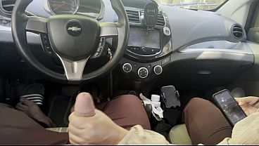 UBER con la verga gorda y rosada lo desleche