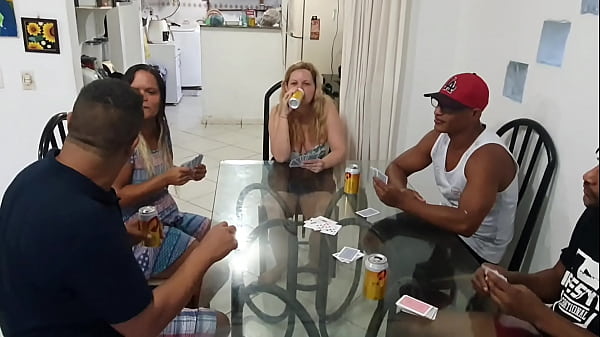 Download Video - Nem sabe que &eacute; corna &excl;&excl;&excl; No jogo de cartas fodi escondido a melhor amiga da minha namorada  &period;  Paty Bumbum - Alex Lima - El Toro De Oro - Melissa Alecxander - Clarkes Boutaine  &period; Completo no red