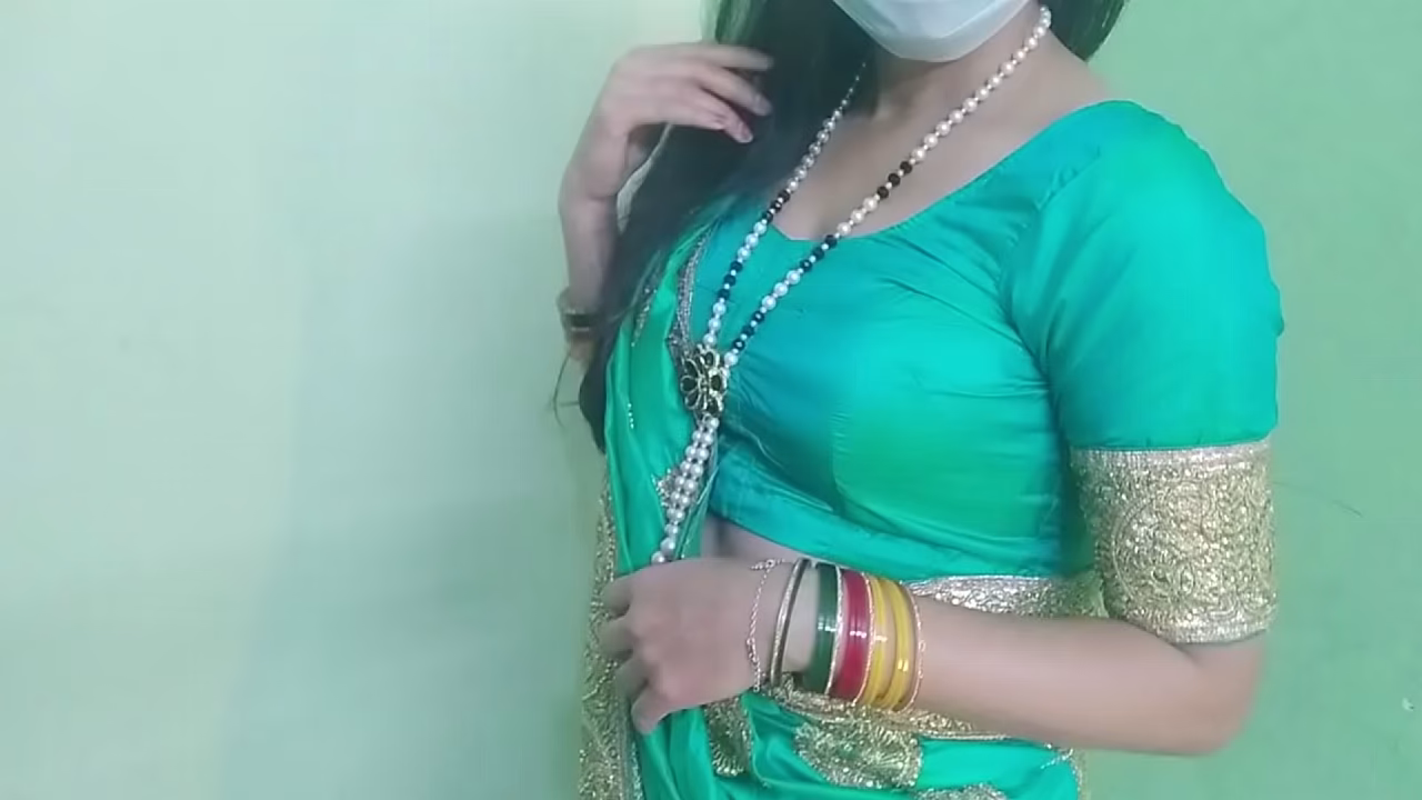 Shikha Bhabhi ki choot ka pani nikal gya