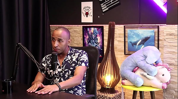 Download Video - Neg&atilde;o mostra a cicatriz do pau duro quebrado - Negro Top Del&iacute;cia