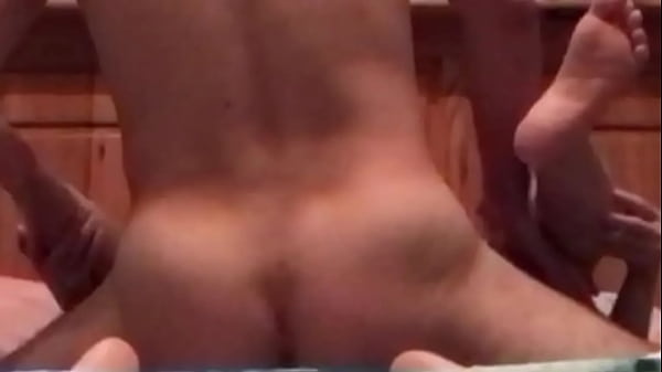 Download Video - Peque&ntilde;a latina blanquita y delgadita con bollo apretado la sigan rico en posici&oacute;n misionero POV - Latinos Puercos