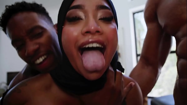 Download Video - FIRST HIJAB BBC GANGBANG YASMINA KHAN TRIPLE PENETRATION FOUR COCKS INSIDE HER AT THE SAME TIME AND HER BOYFRIEND LOOKING ON