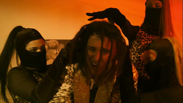 Pablo chile se falla a los pacos con un temazo