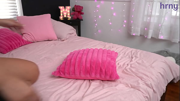 Hrny - Big Natural Boobs Amateur Girl Pillow Humping And Fingering