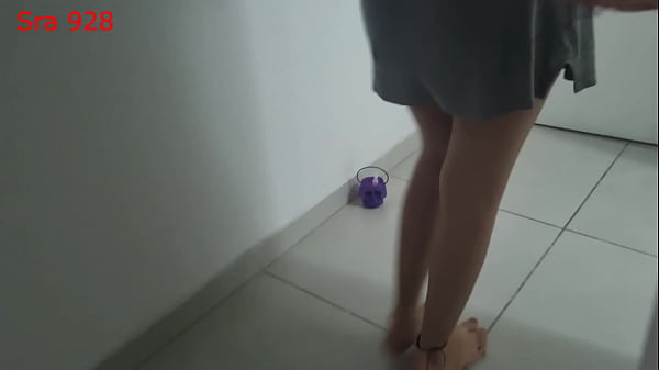 Chamei amiga pra tomar caf&eacute; em casa, novinha submissa acordou e ficou de voyeur COMPLETO)