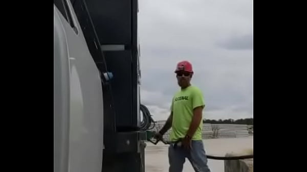 Download Video - una meada masculina