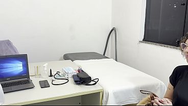 The foreign woman didn't know she had to undergo a pre-employment medical exam in Brazil.