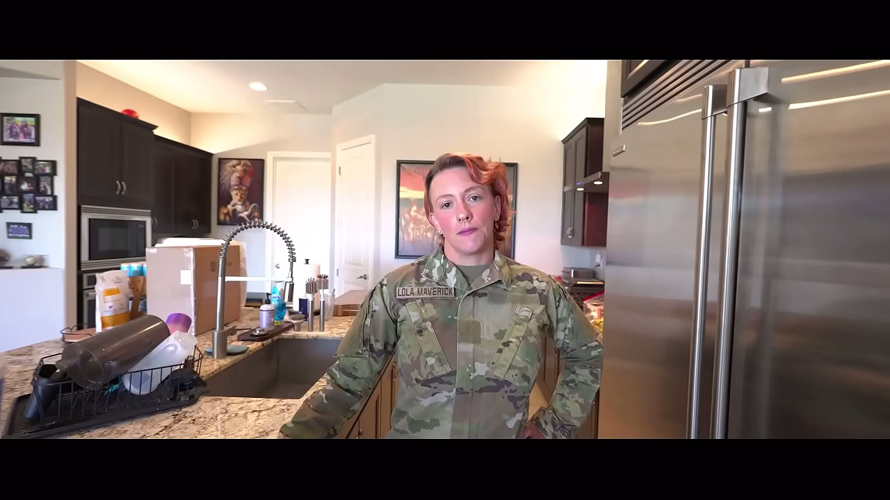 Mi madrastra militar me convierte en hombre (Parte 1) Lola Maverick WCA Productions
                    pornstar milf handjob slut wife curvy POV moaning whore housewife screaming shaking bedroom swingers roleplay military hotwife taboo cougar cfnm step mom 1 on 1 mature woman step family fun sex step son family relationship muchos negros