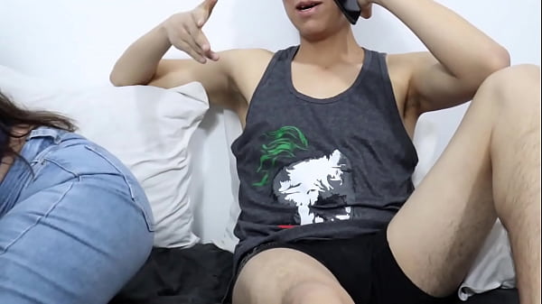 Download Video - Le pide a su hermanastro que vean un video juntos y se masturben