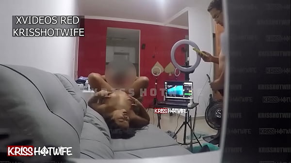 Kriss Hotwife Mulher De Corno Chupa O Barbeiro ...