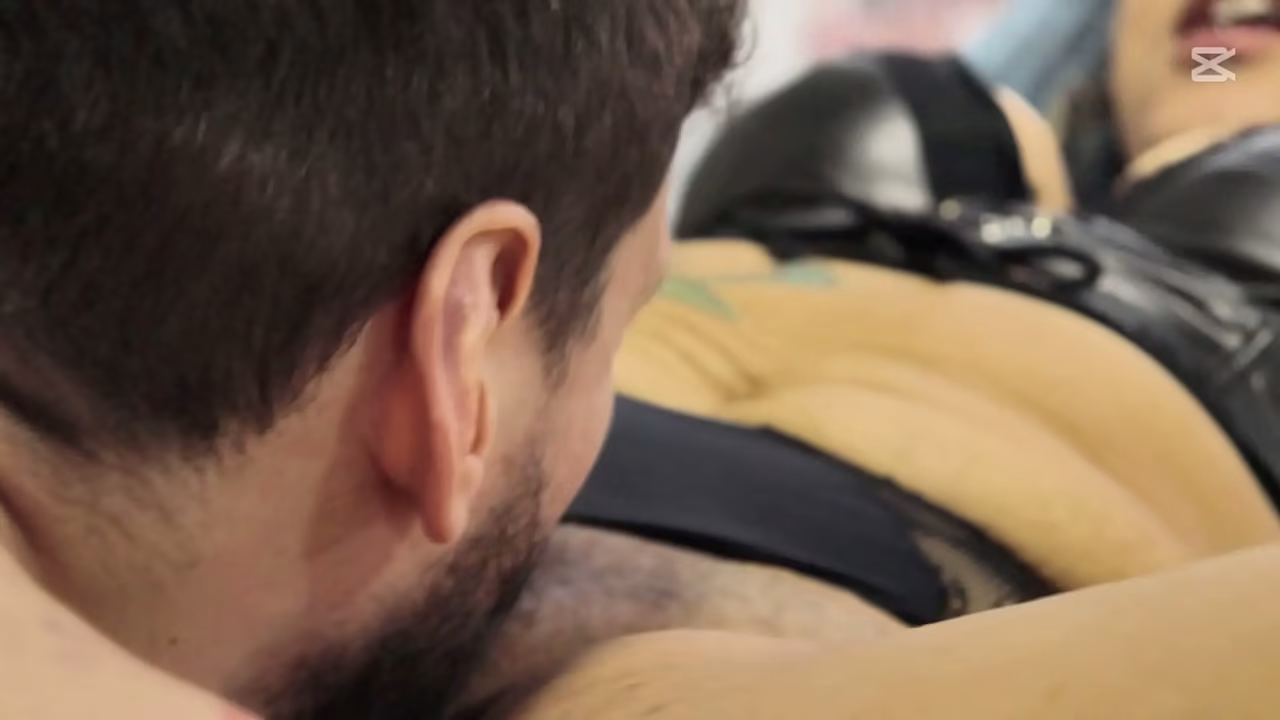 Amateur: Hot friends making bareback orgy pv