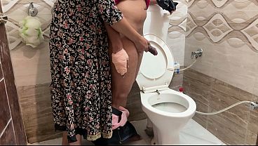 Step Mom Helping Her Injured Step Son to Wash and Seduced Him. Finally End up with Sucks His Cock, Before Getting Fucked Hard