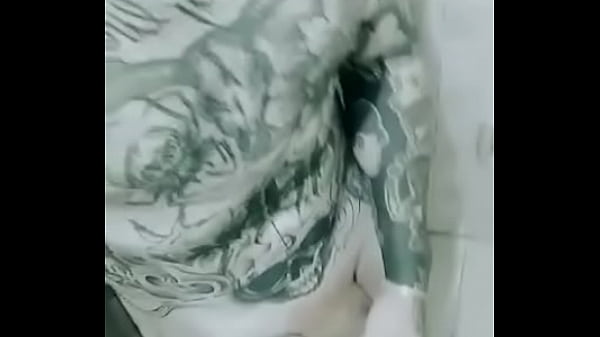 Tatuado no banho part2
