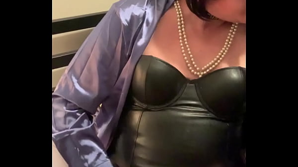 Download Video - CD Nikki sexy smoking and pussy lube