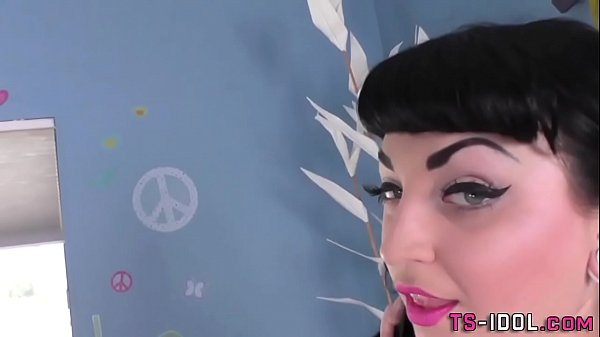 Tranny takes strapon