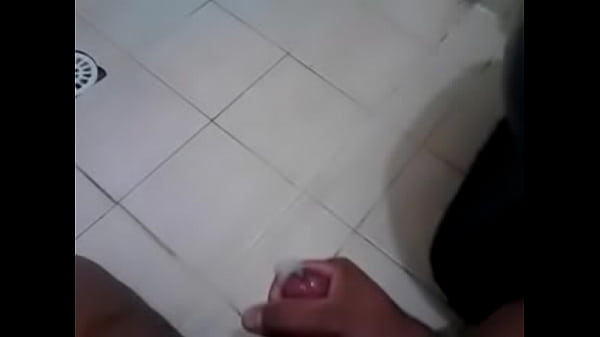 Download Video - Brasileiro na punheta e falando sacanagem