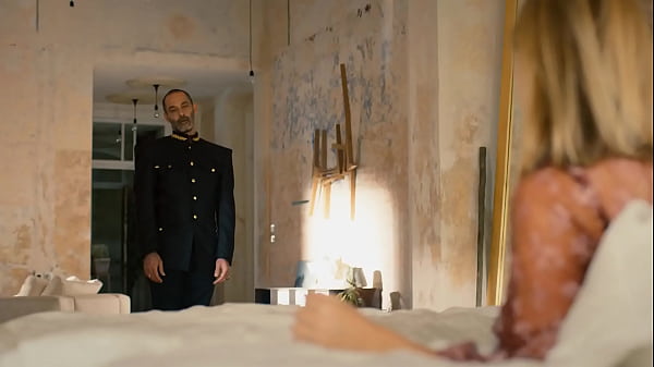 Dictaror Leader: Obtenir Une Blonde Spectaculaire Dans La Chatte D'une Milf Blanche