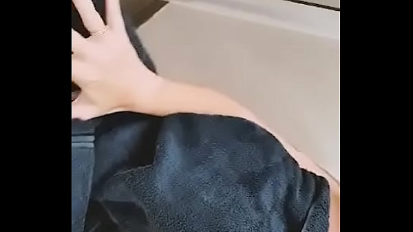 La vidéo du mercredi est en ligne !!!Je me fais jouir dans les vestiaires de ...