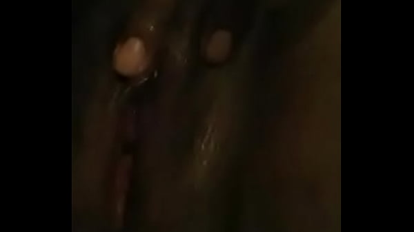 Rica morenita bien mojada (???)