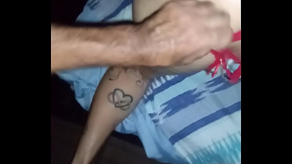 Préparer L'ami Tatoué Au Cul De Bucetuda À Se Faire Gronder