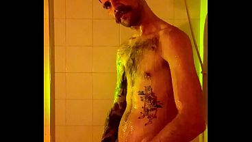 Lucca taking a bath