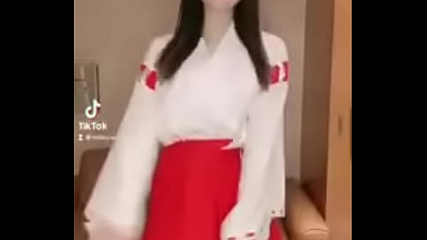 miko's waist swinging