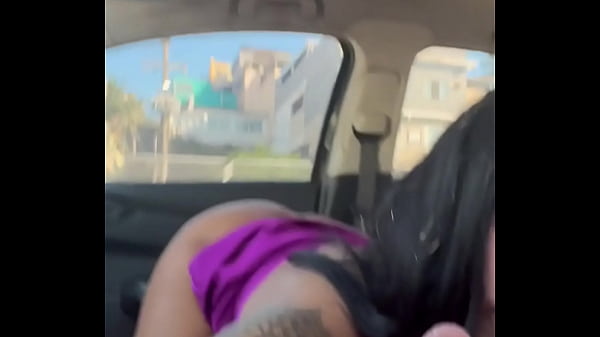 Dei gostoso pro uber no carro mesmo voltando da balada